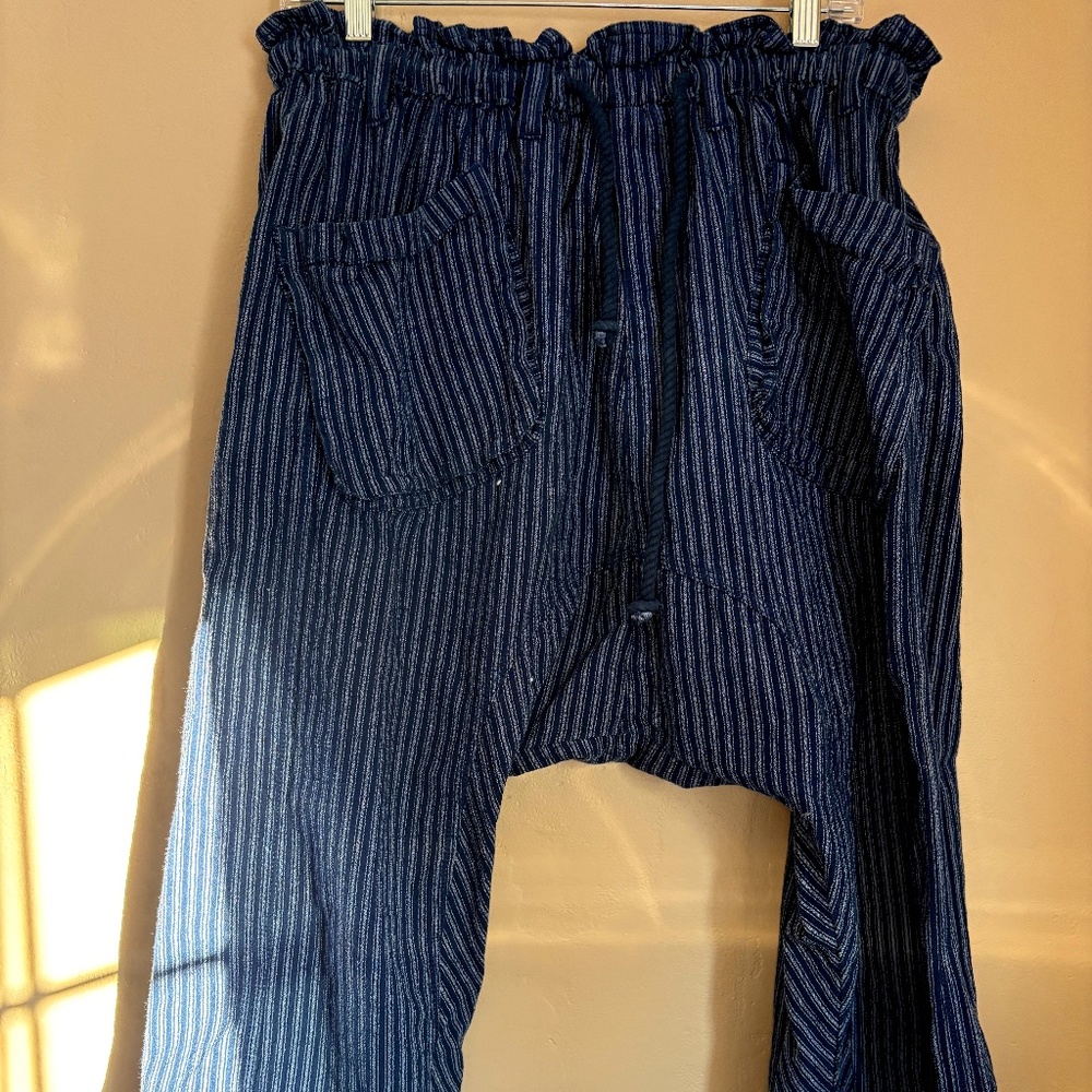 Free People railroad stripe denim ankle pants; tapered; gathered waist; size XS